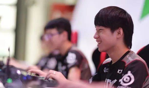 记者：巴萨有人反对买断拉什福德，因他逼抢力度不够&年薪高